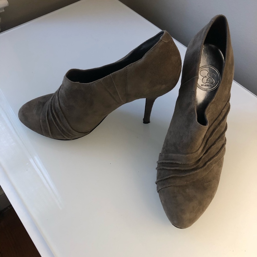 Jessica Simpson ankle heel. size 8.5